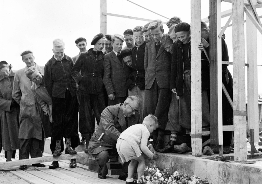 Eerste steen landbouwschool mei 1952